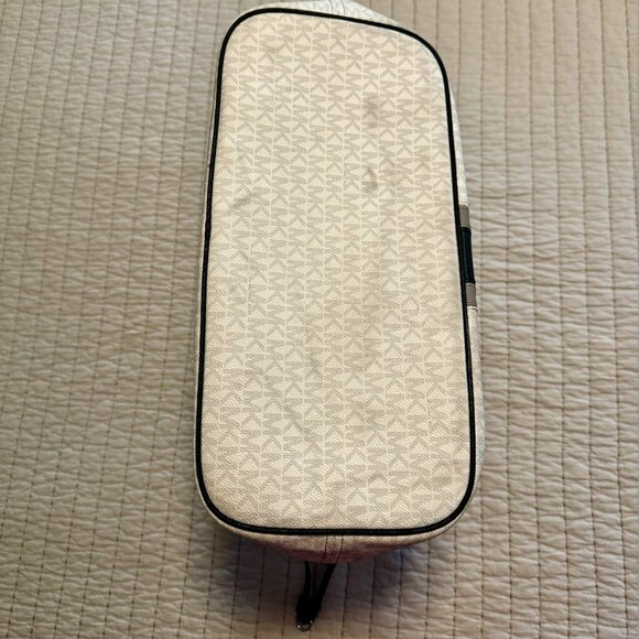 Micheal Kors Large Jet Set Drawstring Tote Bag - Picture 3 of 6